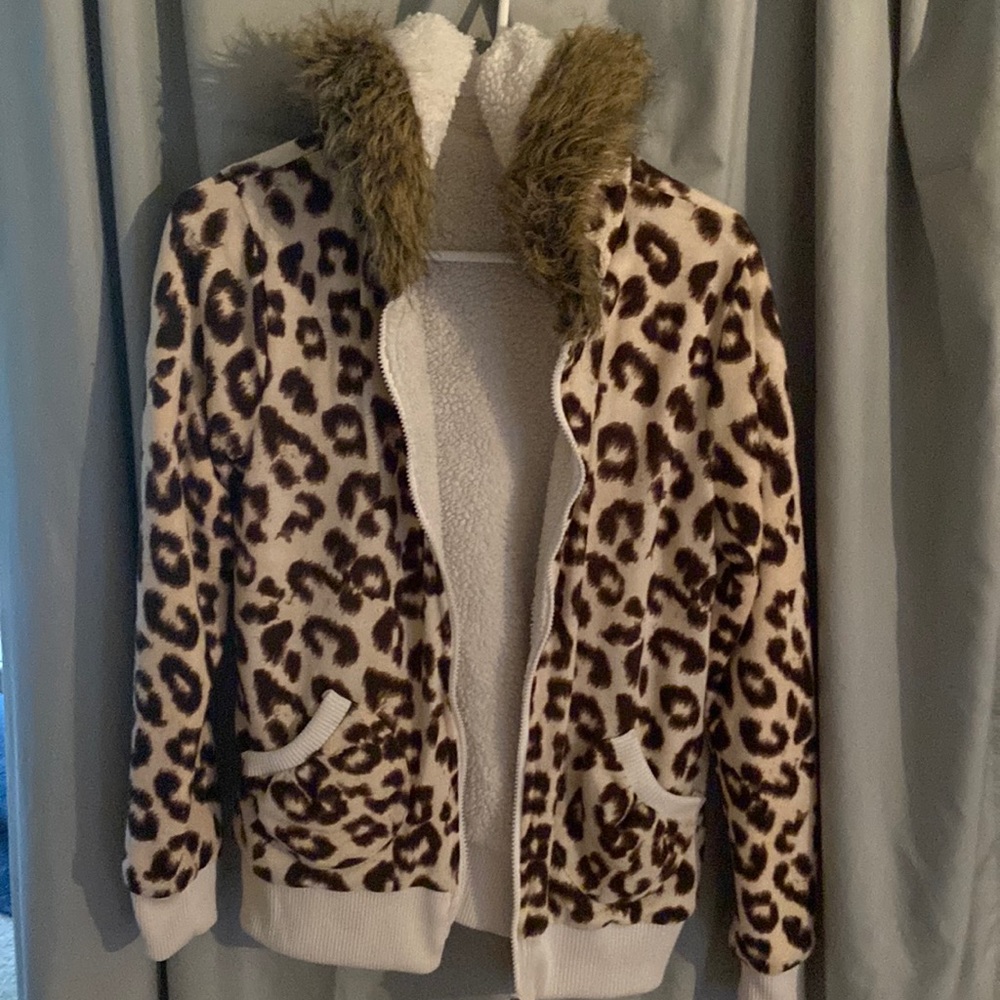 Cheetah print zip jacket. Fur trimmed hood. Pockets inside/out fleece lining